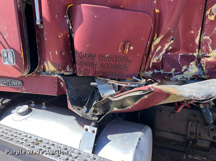 image for item ED2477 1993 Freightliner FLD120 semi truck