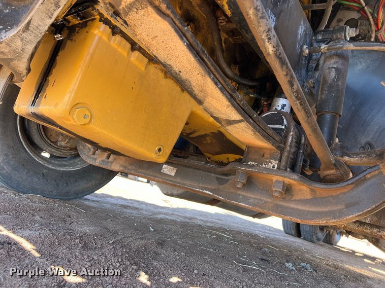 image for item ED2477 1993 Freightliner FLD120 semi truck