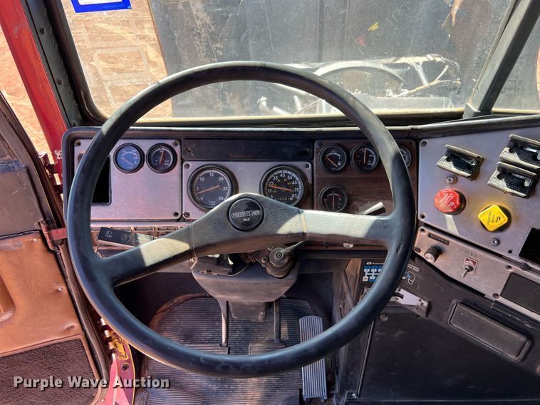 image for item ED2477 1993 Freightliner FLD120 semi truck