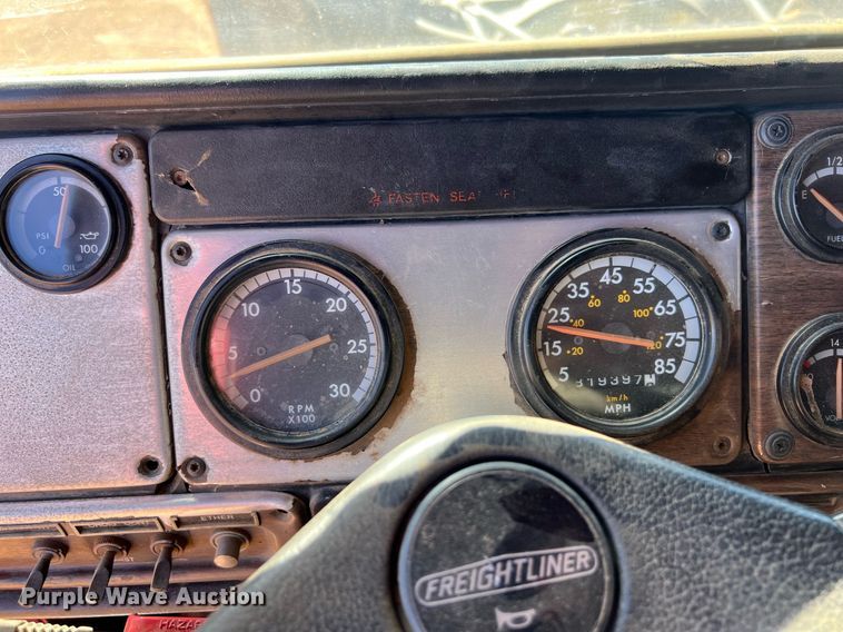 image for item ED2477 1993 Freightliner FLD120 semi truck