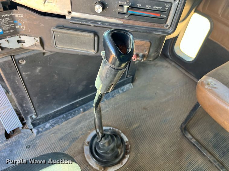 image for item ED2477 1993 Freightliner FLD120 semi truck