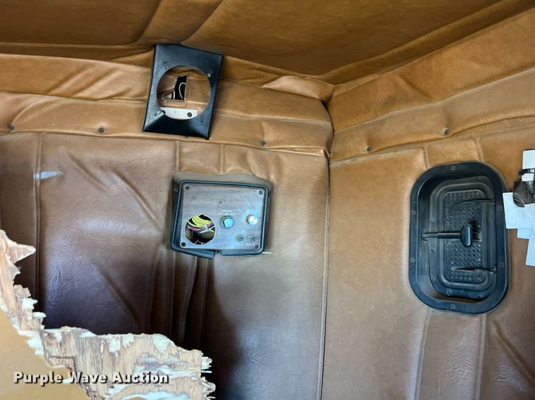 image for item ED2477 1993 Freightliner FLD120 semi truck