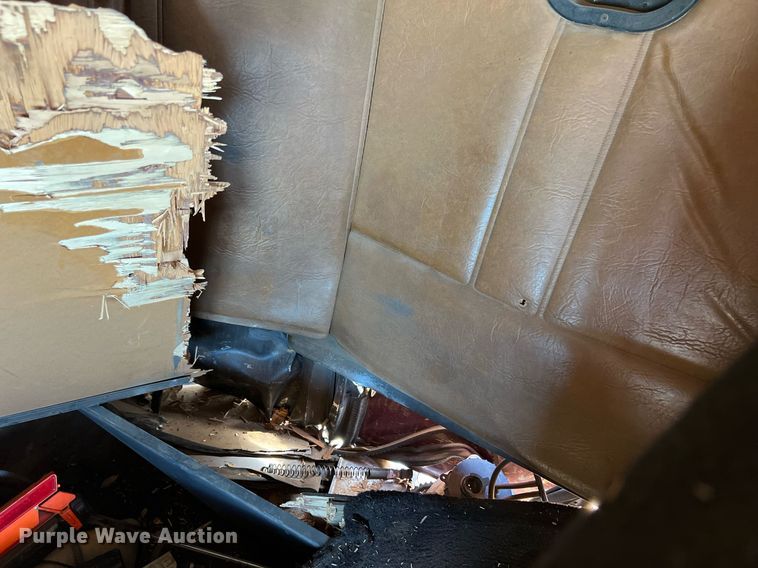 image for item ED2477 1993 Freightliner FLD120 semi truck