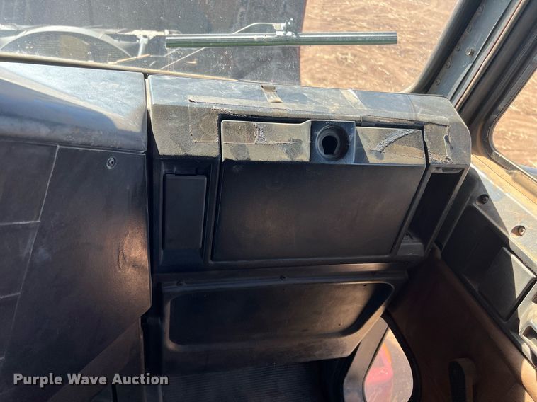 image for item ED2477 1993 Freightliner FLD120 semi truck