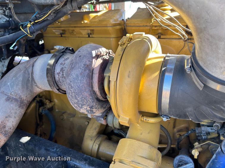 image for item ED2477 1993 Freightliner FLD120 semi truck