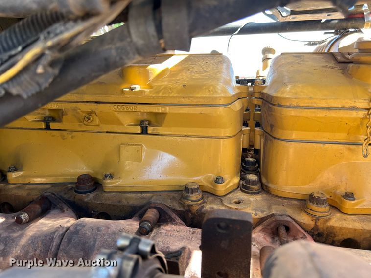 image for item ED2477 1993 Freightliner FLD120 semi truck