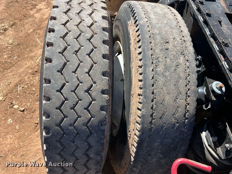 image for item ED2477 1993 Freightliner FLD120 semi truck