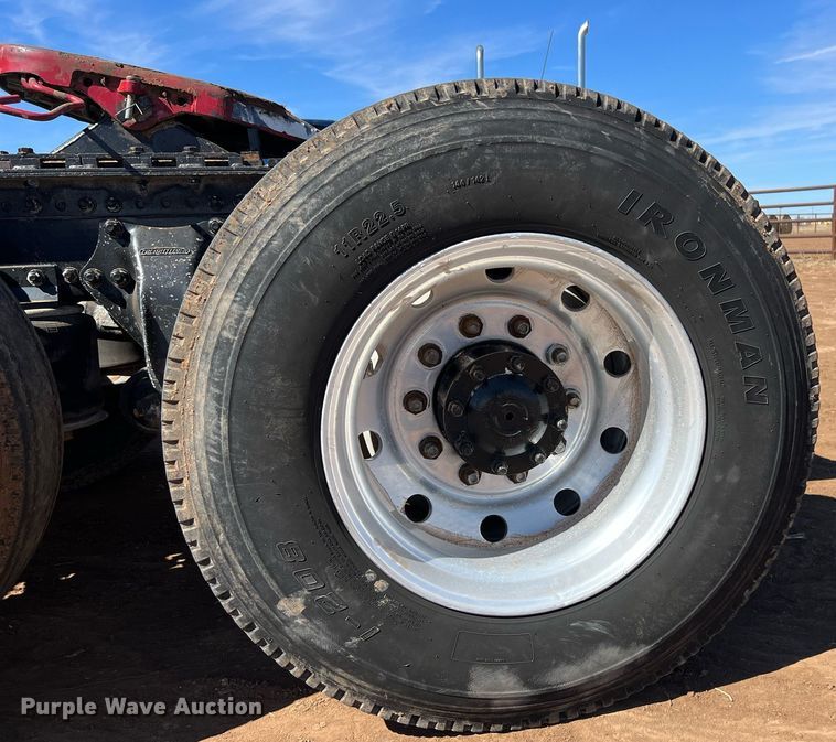 image for item ED2477 1993 Freightliner FLD120 semi truck