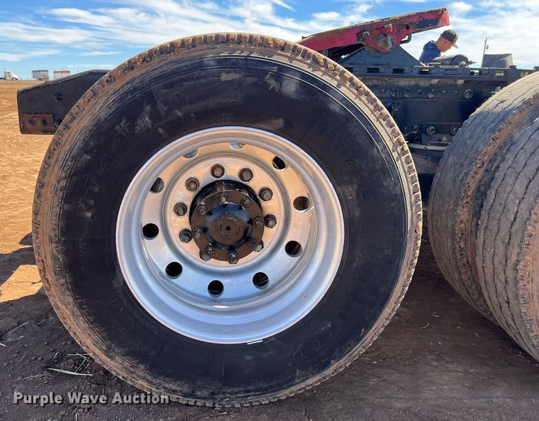 image for item ED2477 1993 Freightliner FLD120 semi truck