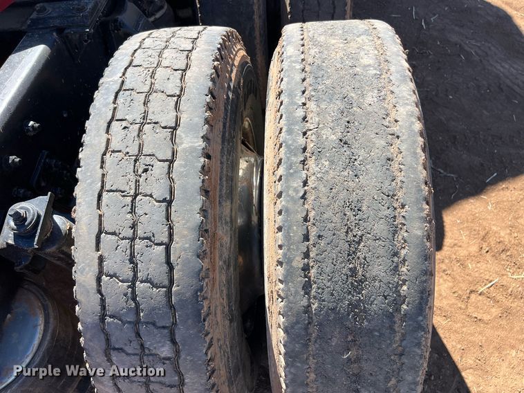 image for item ED2477 1993 Freightliner FLD120 semi truck