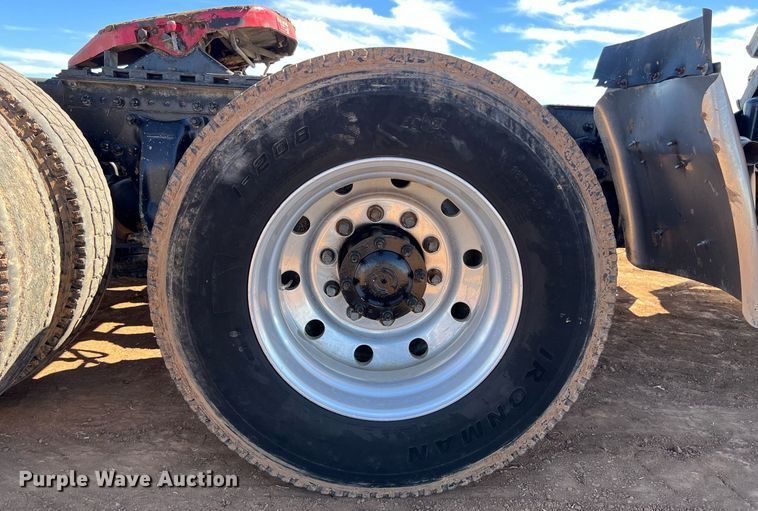 image for item ED2477 1993 Freightliner FLD120 semi truck