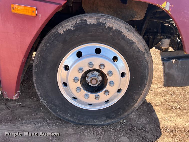 image for item ED2477 1993 Freightliner FLD120 semi truck