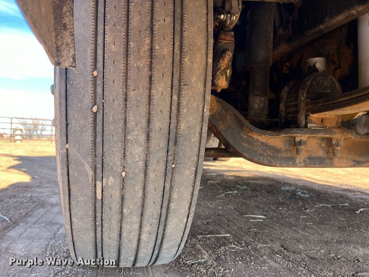 image for item ED2477 1993 Freightliner FLD120 semi truck