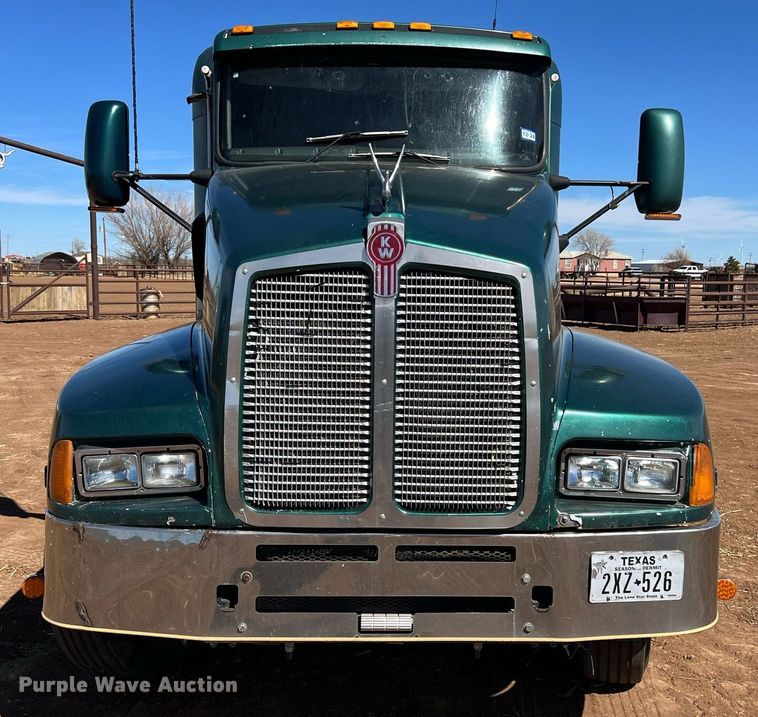 image for item ED2478 2003 Kenworth T600 semi truck