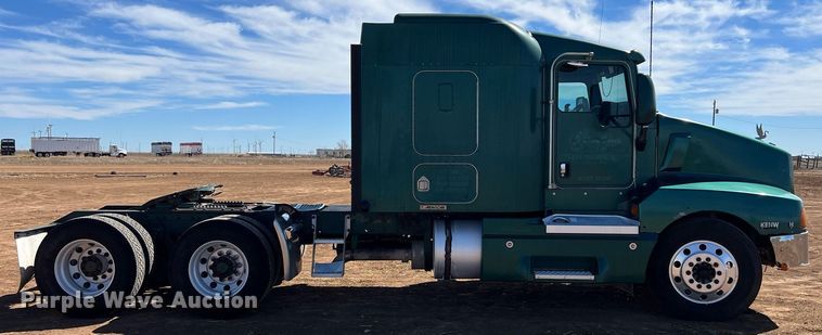 image for item ED2478 2003 Kenworth T600 semi truck
