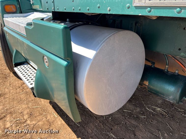 image for item ED2478 2003 Kenworth T600 semi truck