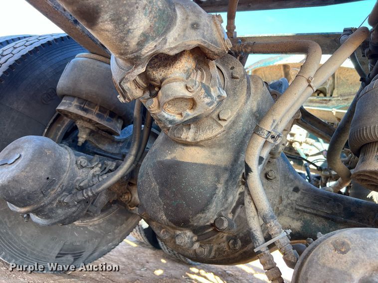 image for item ED2478 2003 Kenworth T600 semi truck