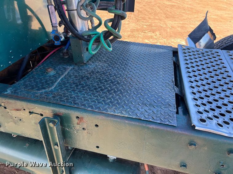 image for item ED2478 2003 Kenworth T600 semi truck