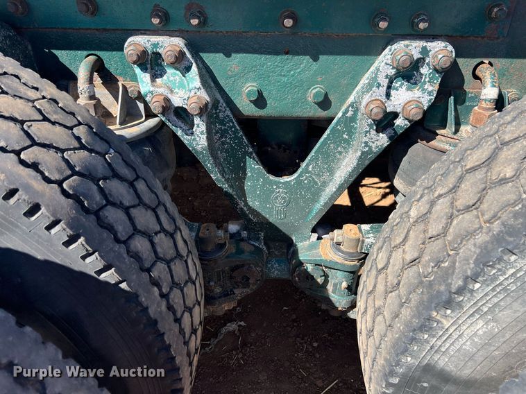 image for item ED2478 2003 Kenworth T600 semi truck