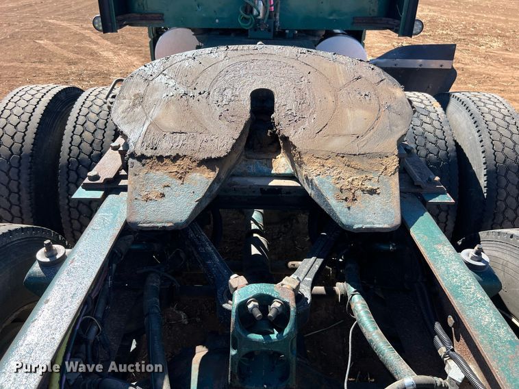 image for item ED2478 2003 Kenworth T600 semi truck