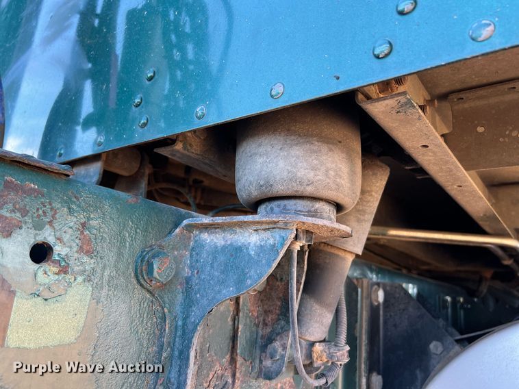 image for item ED2478 2003 Kenworth T600 semi truck