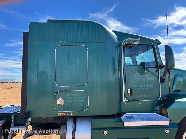 image for item ED2478 2003 Kenworth T600 semi truck
