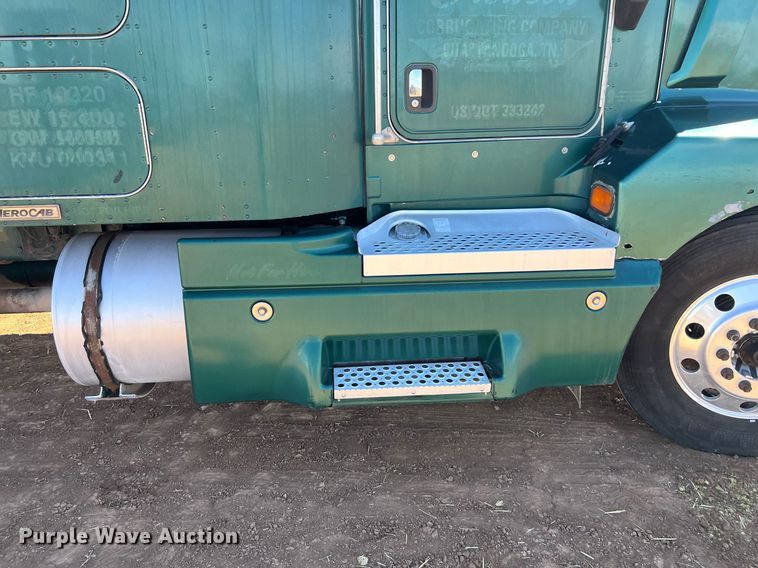 image for item ED2478 2003 Kenworth T600 semi truck