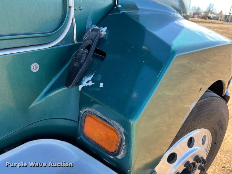 image for item ED2478 2003 Kenworth T600 semi truck