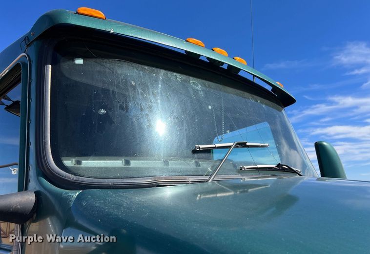 image for item ED2478 2003 Kenworth T600 semi truck