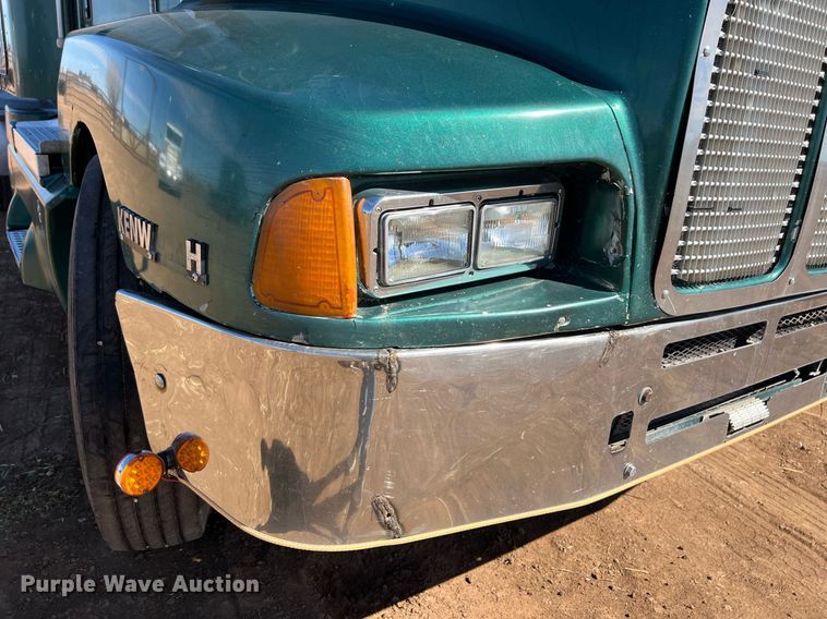 image for item ED2478 2003 Kenworth T600 semi truck