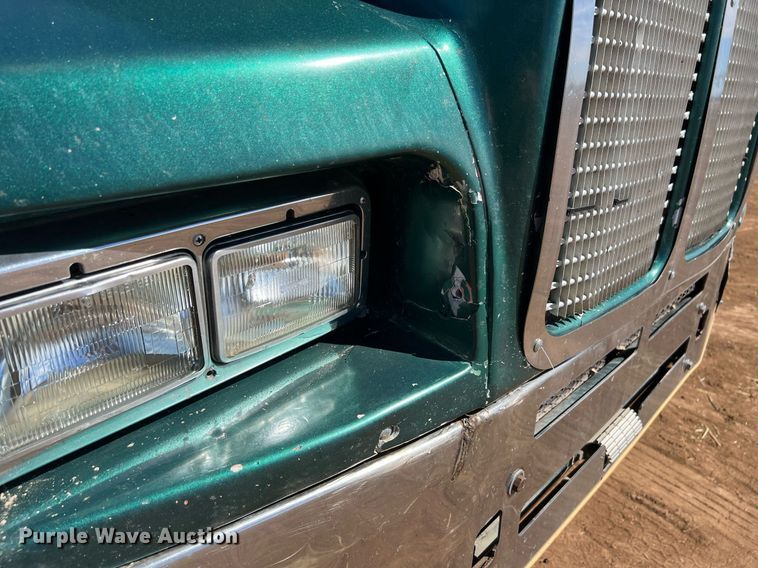 image for item ED2478 2003 Kenworth T600 semi truck