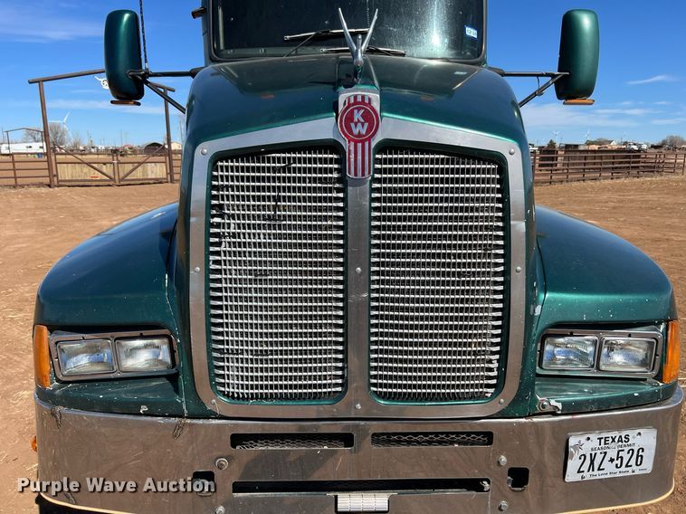 image for item ED2478 2003 Kenworth T600 semi truck
