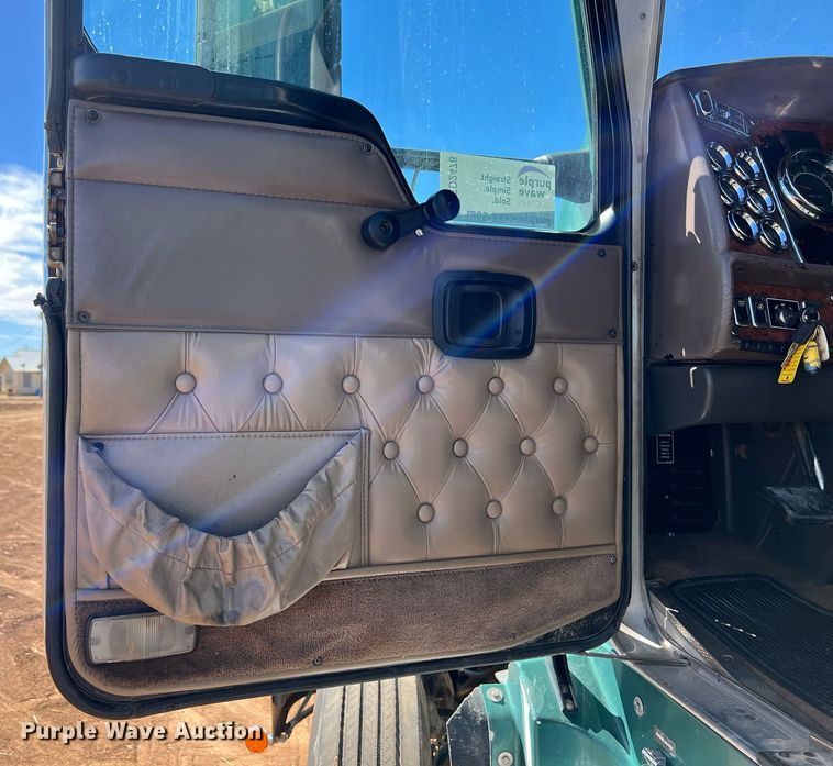 image for item ED2478 2003 Kenworth T600 semi truck
