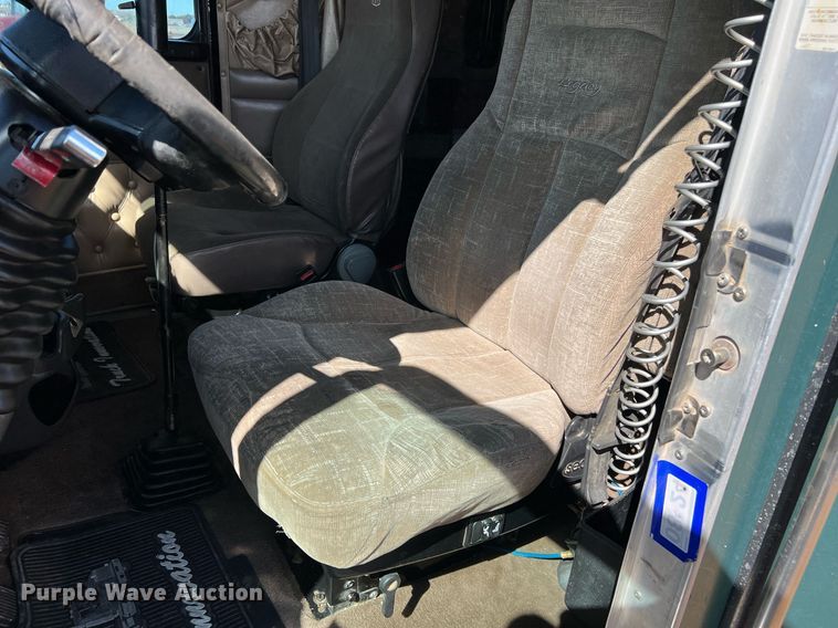 image for item ED2478 2003 Kenworth T600 semi truck