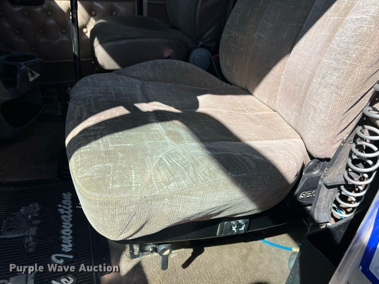 image for item ED2478 2003 Kenworth T600 semi truck