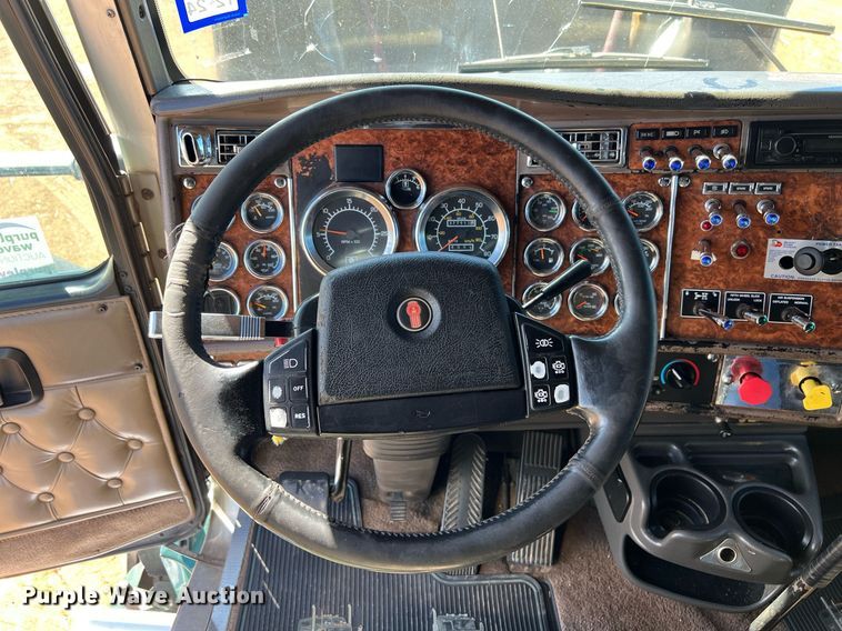 image for item ED2478 2003 Kenworth T600 semi truck