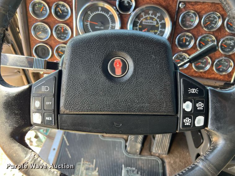 image for item ED2478 2003 Kenworth T600 semi truck