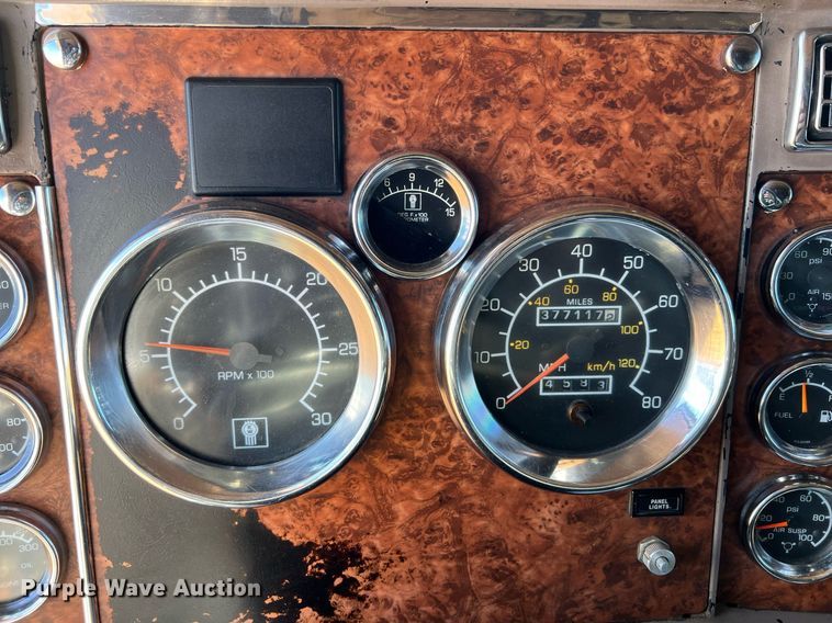 image for item ED2478 2003 Kenworth T600 semi truck