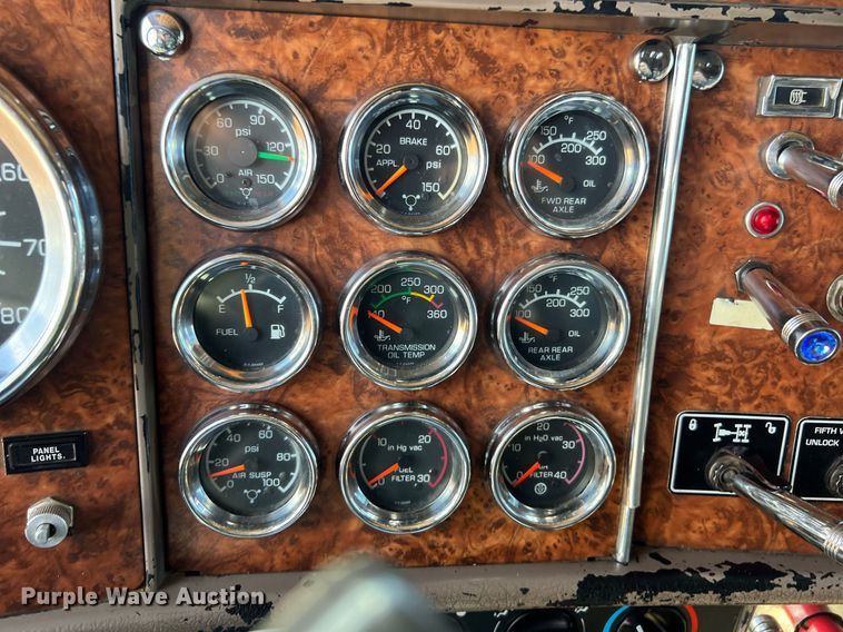 image for item ED2478 2003 Kenworth T600 semi truck