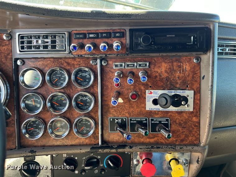 image for item ED2478 2003 Kenworth T600 semi truck