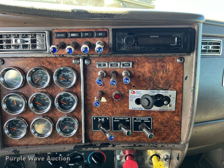 image for item ED2478 2003 Kenworth T600 semi truck