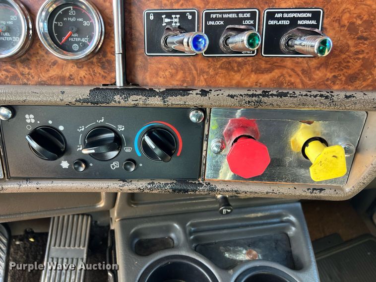 image for item ED2478 2003 Kenworth T600 semi truck