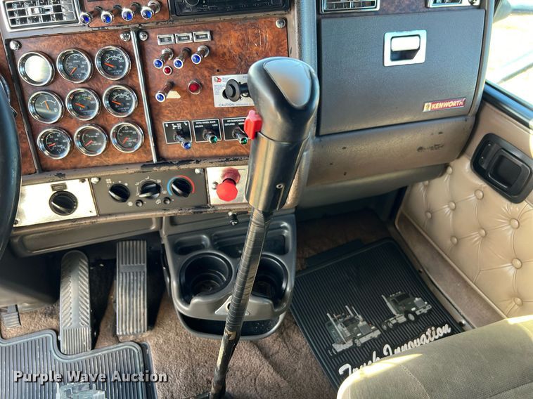 image for item ED2478 2003 Kenworth T600 semi truck