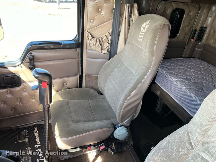 image for item ED2478 2003 Kenworth T600 semi truck