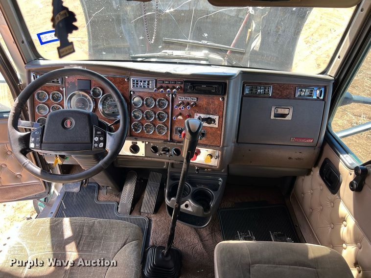 image for item ED2478 2003 Kenworth T600 semi truck