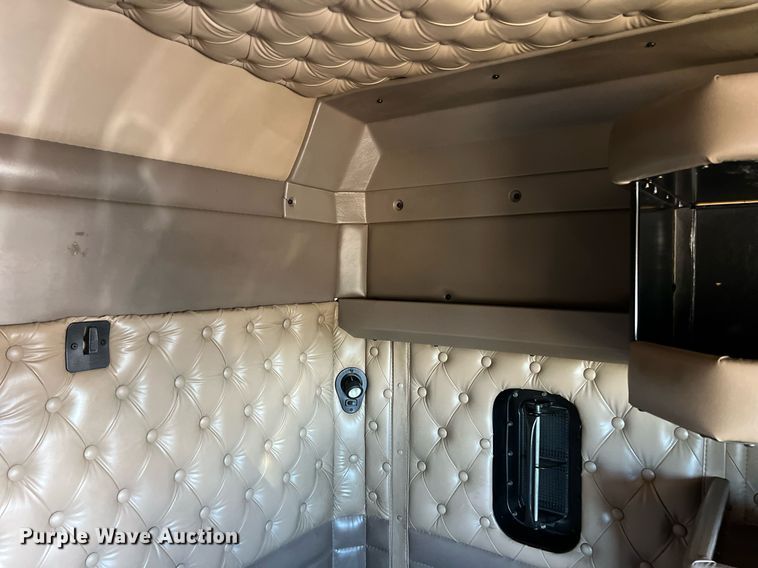 image for item ED2478 2003 Kenworth T600 semi truck