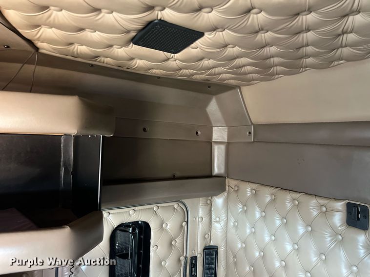 image for item ED2478 2003 Kenworth T600 semi truck