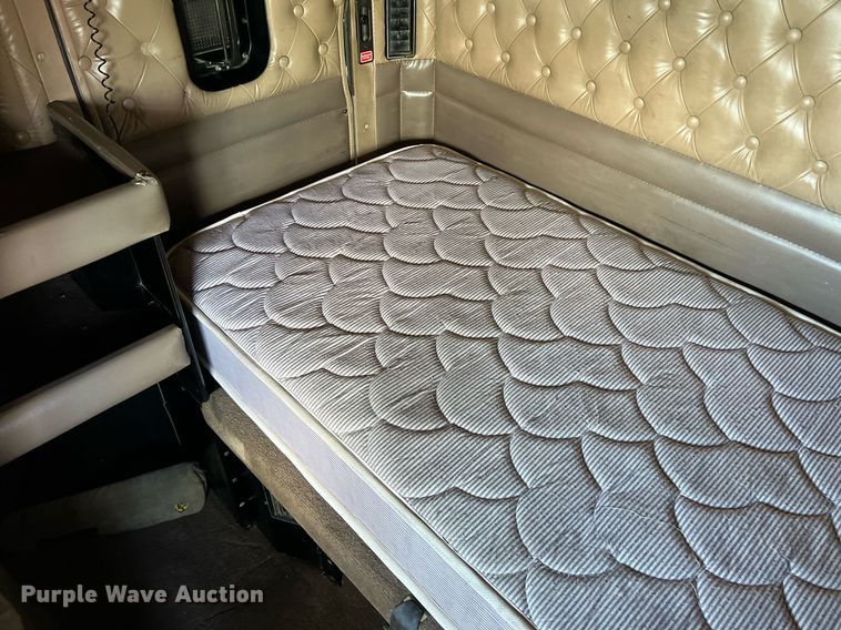 image for item ED2478 2003 Kenworth T600 semi truck