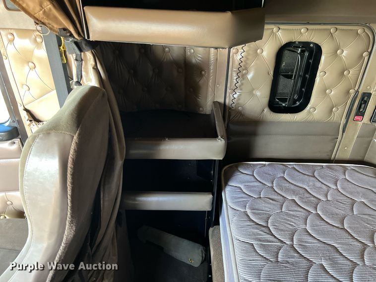 image for item ED2478 2003 Kenworth T600 semi truck