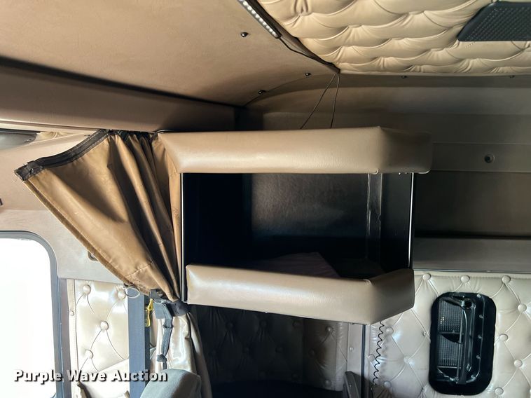 image for item ED2478 2003 Kenworth T600 semi truck